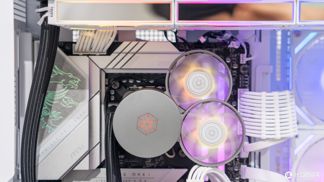 别样白色海景房分享：微星白刃PLUS+微星Z790刀锋钛装机展示