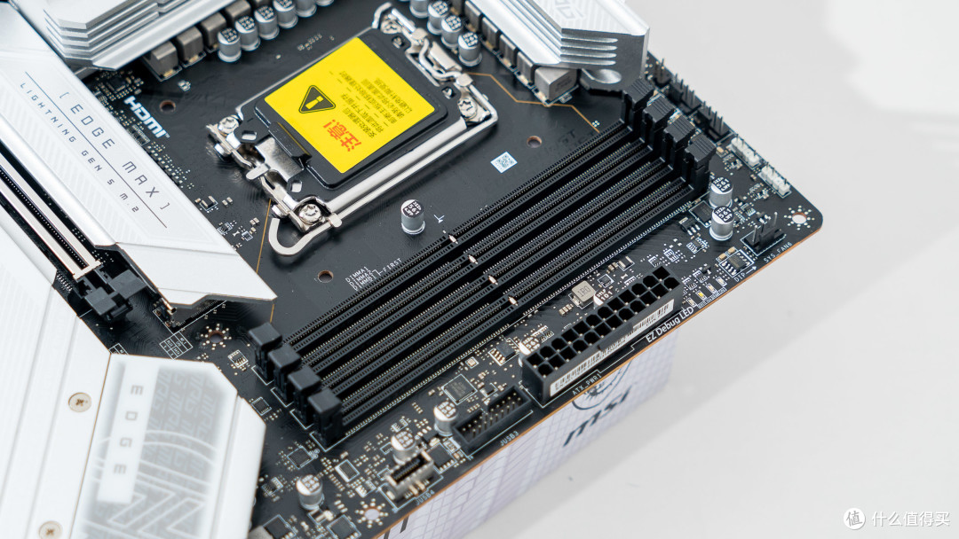 别样白色海景房分享：微星白刃PLUS+微星Z790刀锋钛装机展示