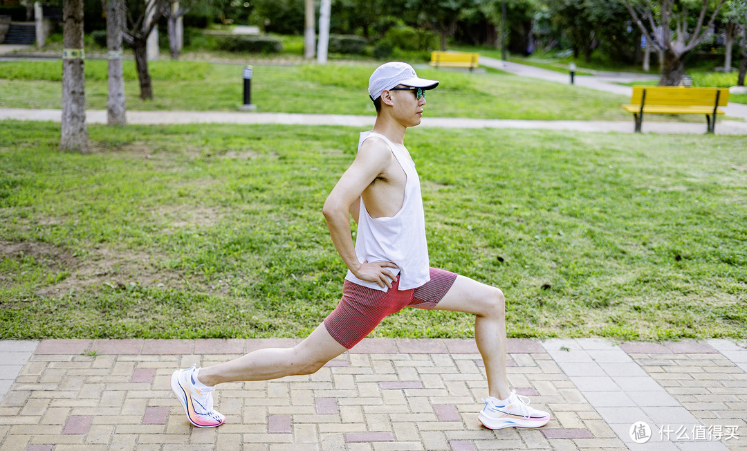 35℃高温下的跑步攻略：从头到脚，超详细的夏季跑步穿搭清单