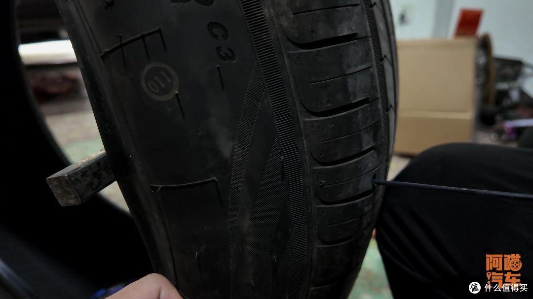 补胎到底是用补片还是蘑菇钉?哪种效果更好,喵哥给你讲清楚