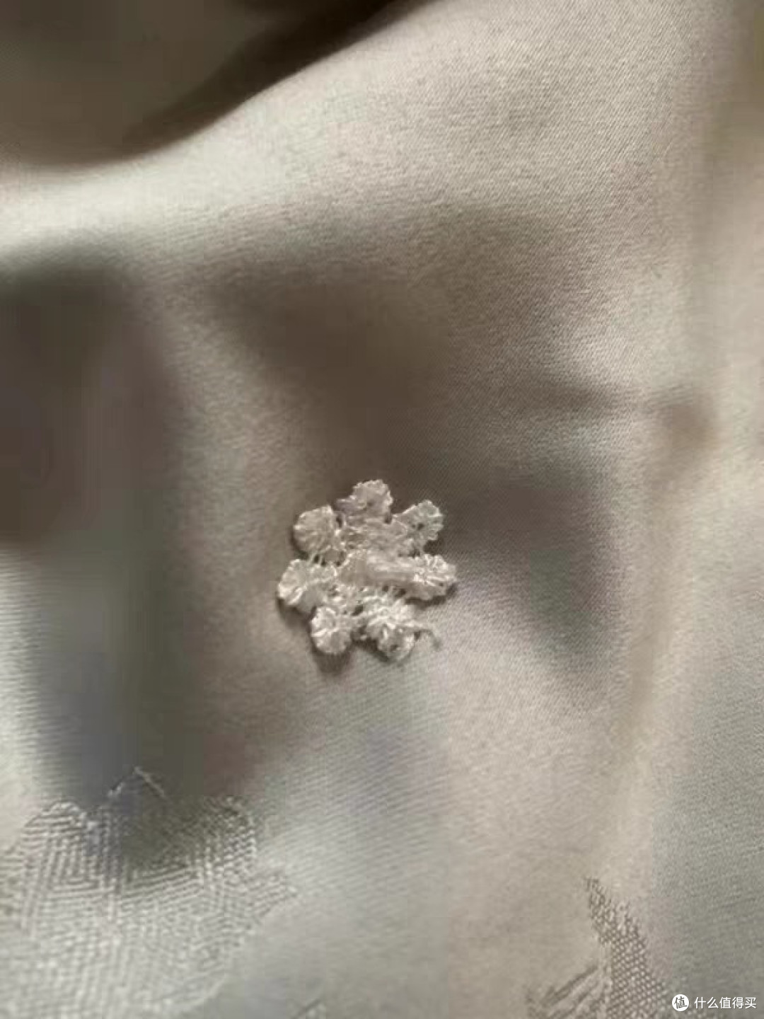 清凉一夏蚕丝被,清爽一下美的空调,冰丝凉席不在闷热。