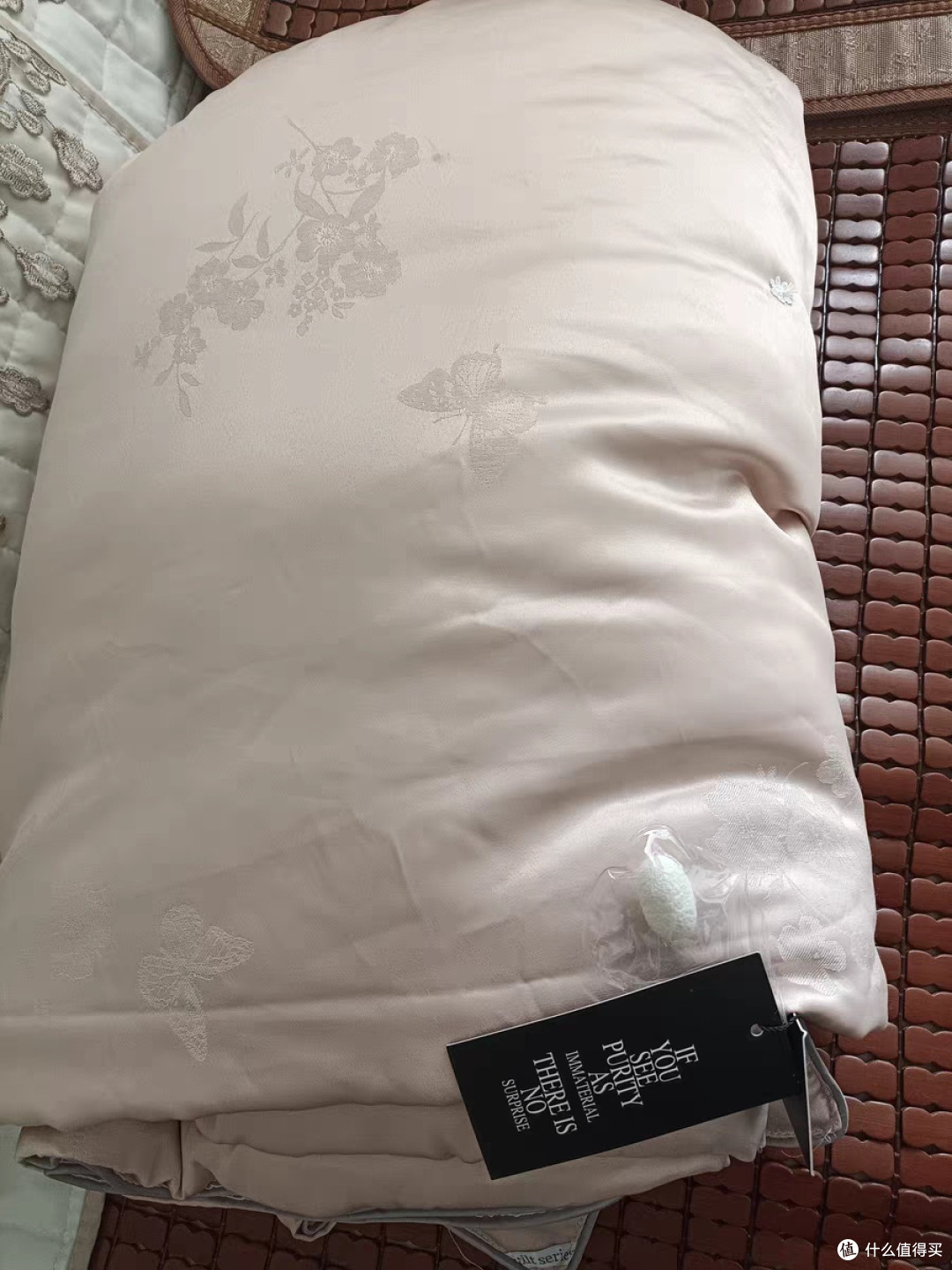 清凉一夏蚕丝被,清爽一下美的空调,冰丝凉席不在闷热。