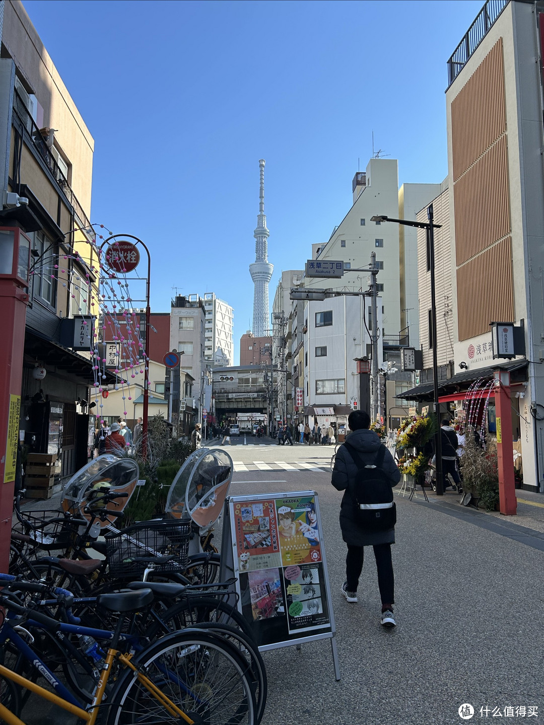 从街道中瞟到了晴空塔