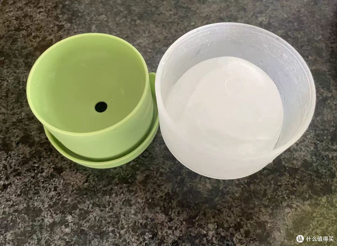 硅胶材质，脱模很干脆