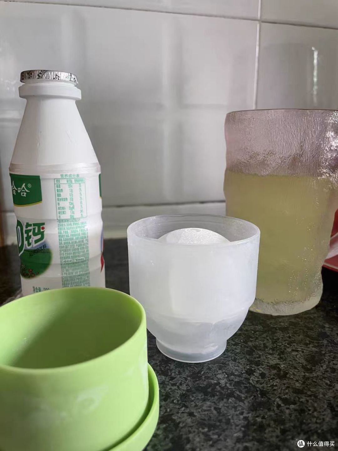 往里面倒西瓜汁啥的，也是非常nice，甚至能做特种冰块