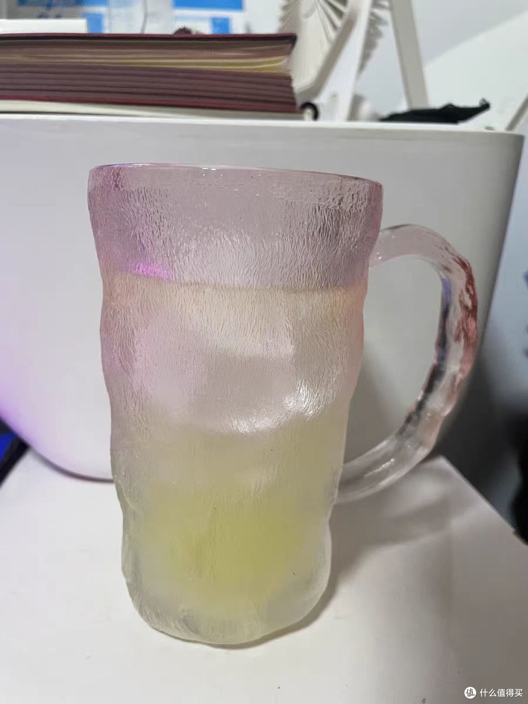 炎炎夏日，来杯冰柠檬水