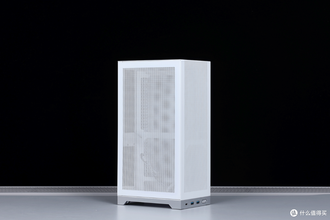 打死不装ITX,结果又入坑了!8K预算搞定12600K+4070+闪鳞L300打造8.5L桌面立式小钢炮