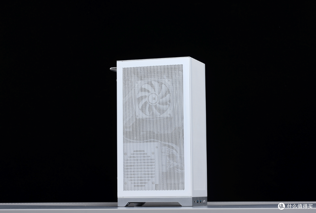 打死不装ITX,结果又入坑了!8K预算搞定12600K+4070+闪鳞L300打造8.5L桌面立式小钢炮