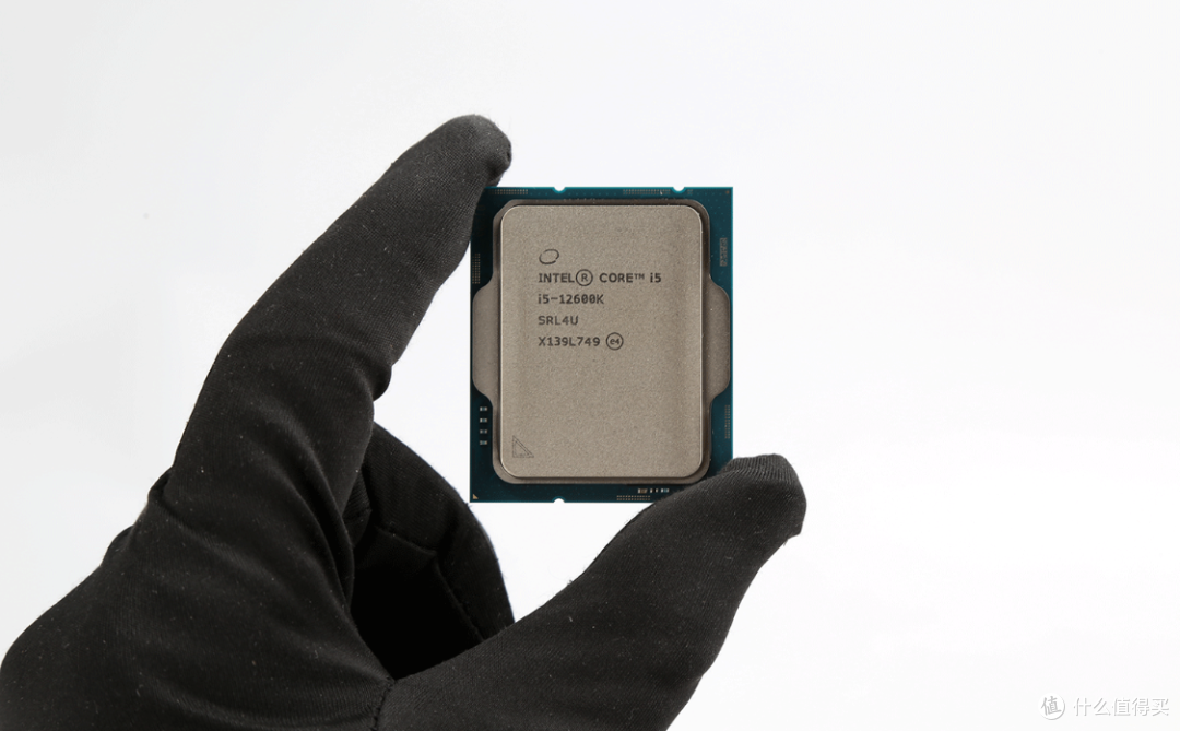 打死不装ITX,结果又入坑了!8K预算搞定12600K+4070+闪鳞L300打造8.5L桌面立式小钢炮
