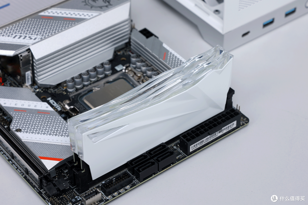 打死不装ITX,结果又入坑了!8K预算搞定12600K+4070+闪鳞L300打造8.5L桌面立式小钢炮