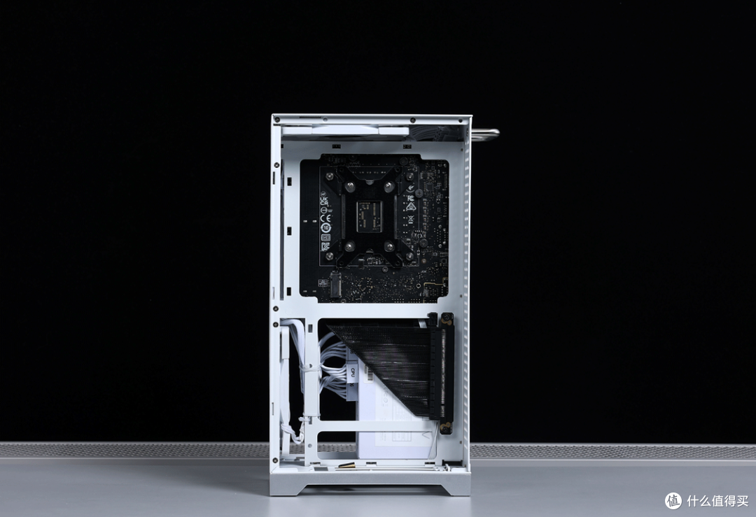 打死不装ITX,结果又入坑了!8K预算搞定12600K+4070+闪鳞L300打造8.5L桌面立式小钢炮