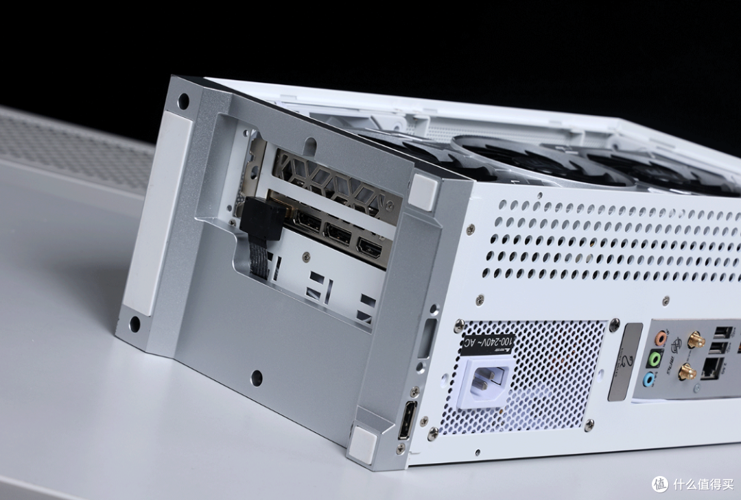 打死不装ITX,结果又入坑了!8K预算搞定12600K+4070+闪鳞L300打造8.5L桌面立式小钢炮