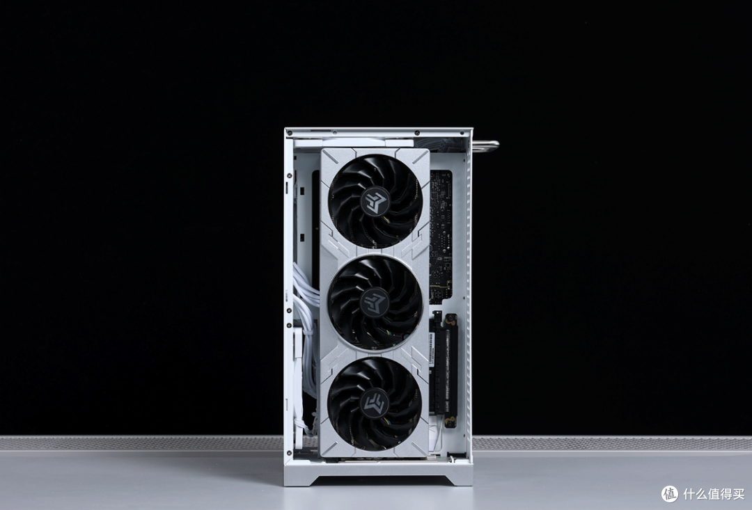打死不装ITX,结果又入坑了!8K预算搞定12600K+4070+闪鳞L300打造8.5L桌面立式小钢炮