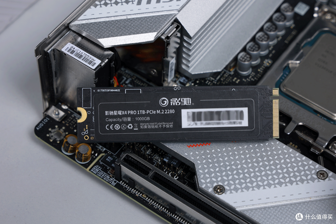 打死不装ITX,结果又入坑了!8K预算搞定12600K+4070+闪鳞L300打造8.5L桌面立式小钢炮