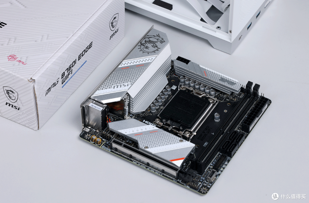 打死不装ITX,结果又入坑了!8K预算搞定12600K+4070+闪鳞L300打造8.5L桌面立式小钢炮
