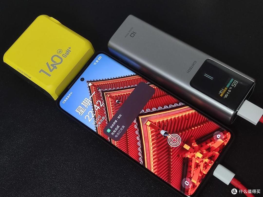 想买旗舰手机又想要性价比的朋友看过来,屏幕、拍照和性能它都有!一加12全面体验报告
