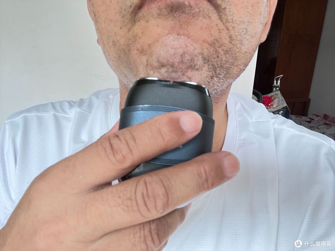 七夕送礼必备!小巧便捷不夹须+千元级发烧性能:未野MAX SE剃须刀测评