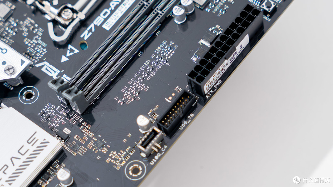 #首晒#人均8000MHz基本盘：华硕 Z790 AYW OC WIFI +金士顿Renegade叛逆者 RGB灯条限量版评测