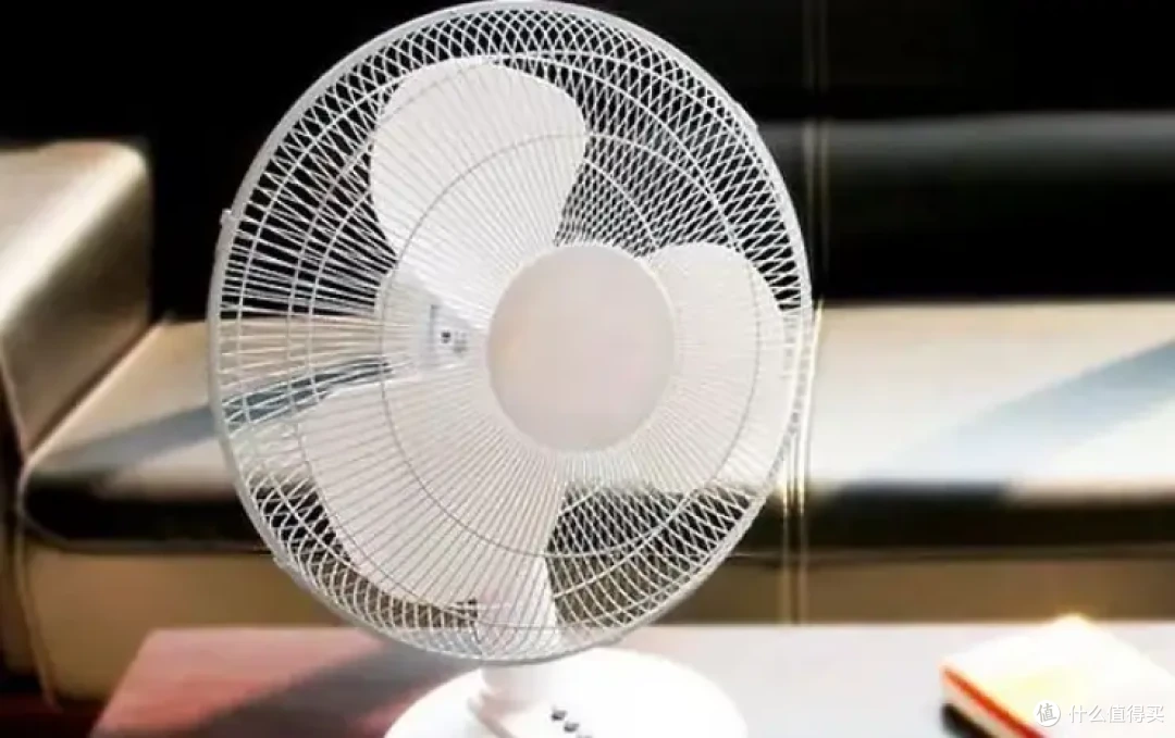 惊！电风扇的“逆向思维”降温法：窗外吹来屋内爽？_电风扇_什么值得买