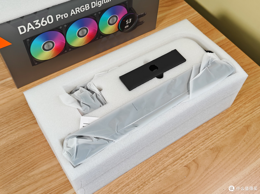 轻松压制14700K到80+度,四成价格千元效果,超频三DA360PRO水冷散热器