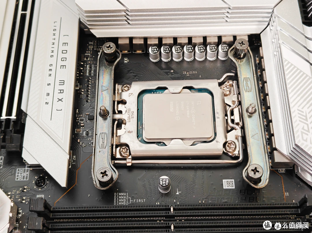 轻松压制14700K到80+度,四成价格千元效果,超频三DA360PRO水冷散热器