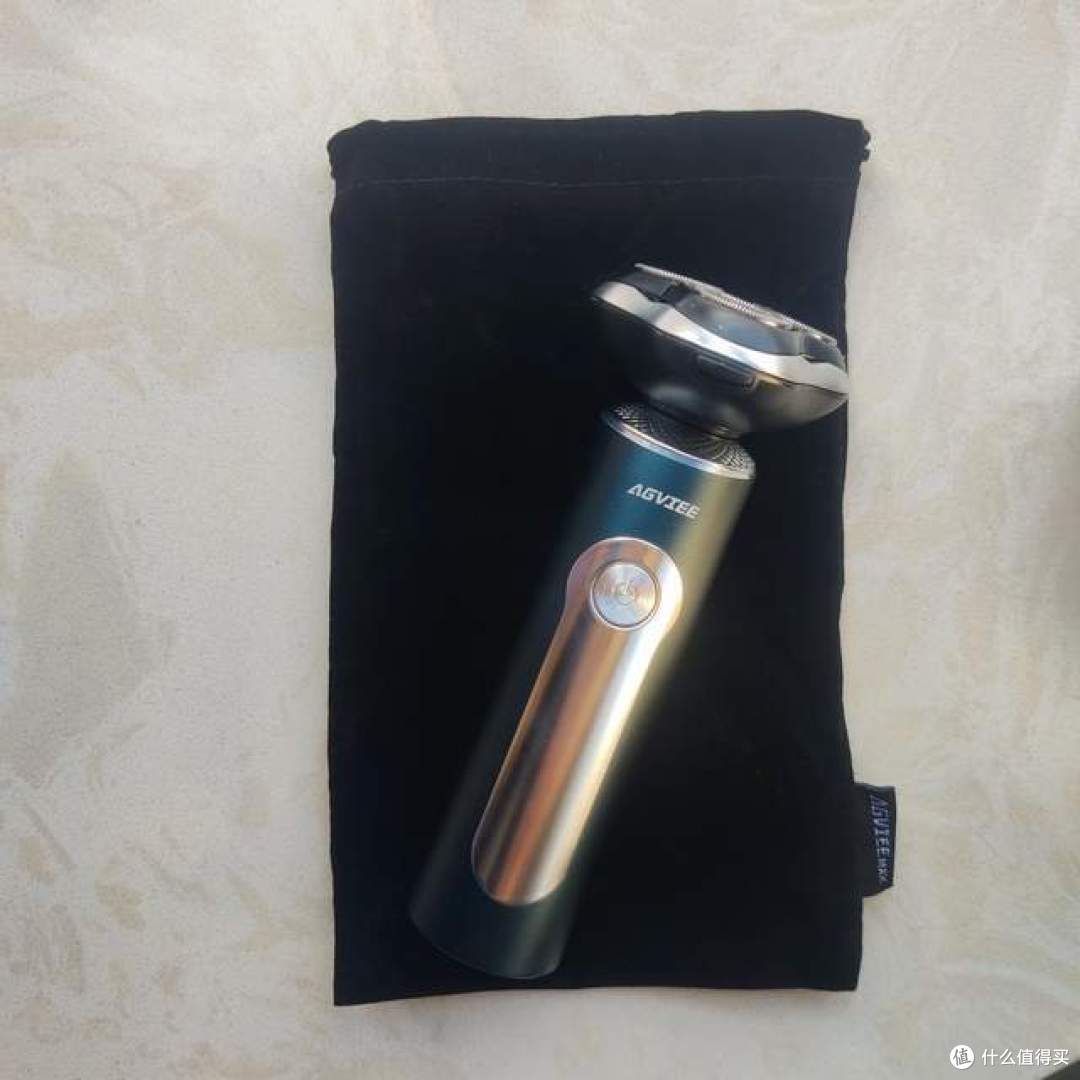 七夕送男友的贴心礼物,极致贴合剃净的未野MAX剃须刀测评:送给爱干净的他