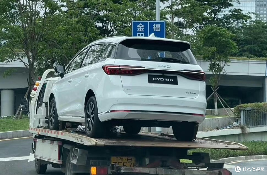 比亚迪M6在海外上市
