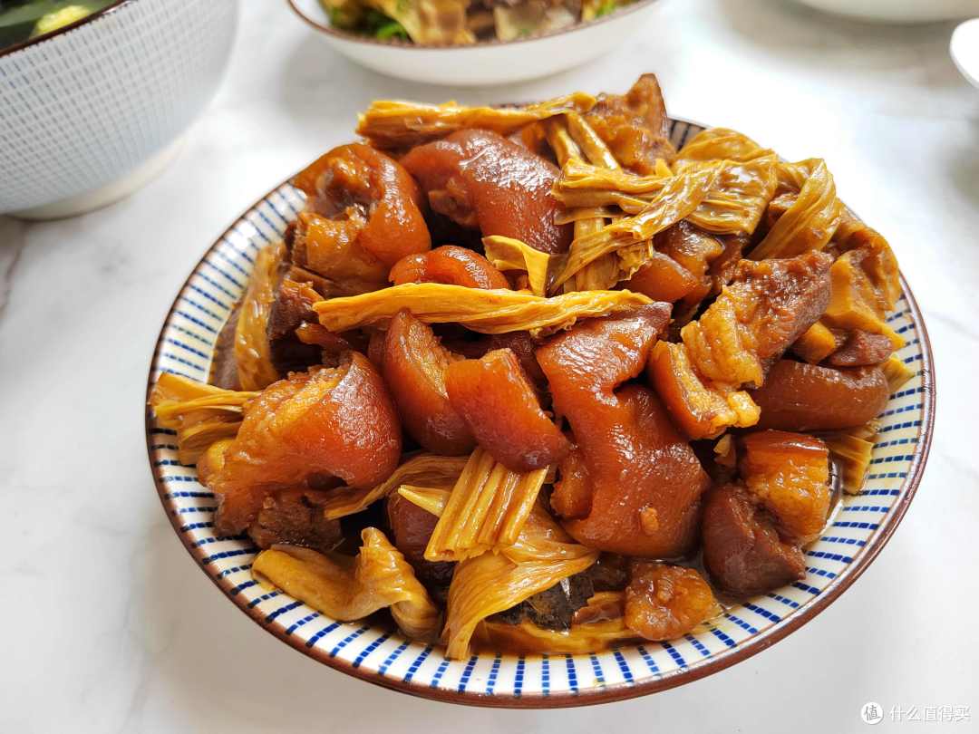 婆婆过生日,冒着高温做了6菜1汤,却被吐槽太抠门,儿媳发飙了