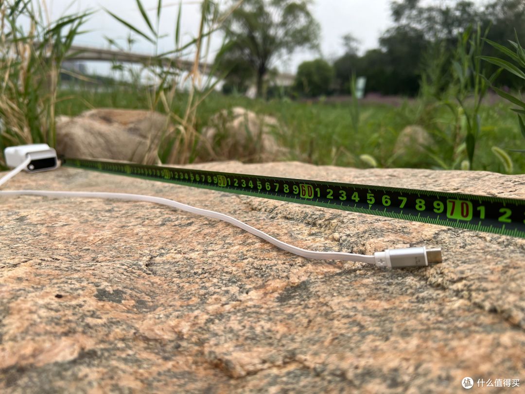 自带伸缩线,小体积大电量,包您出行无忧:充电宝 iWALK拉拉宝