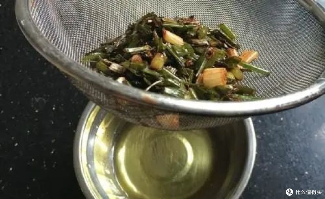 正宗葱油的熬制流程?这做法太简单好学了!