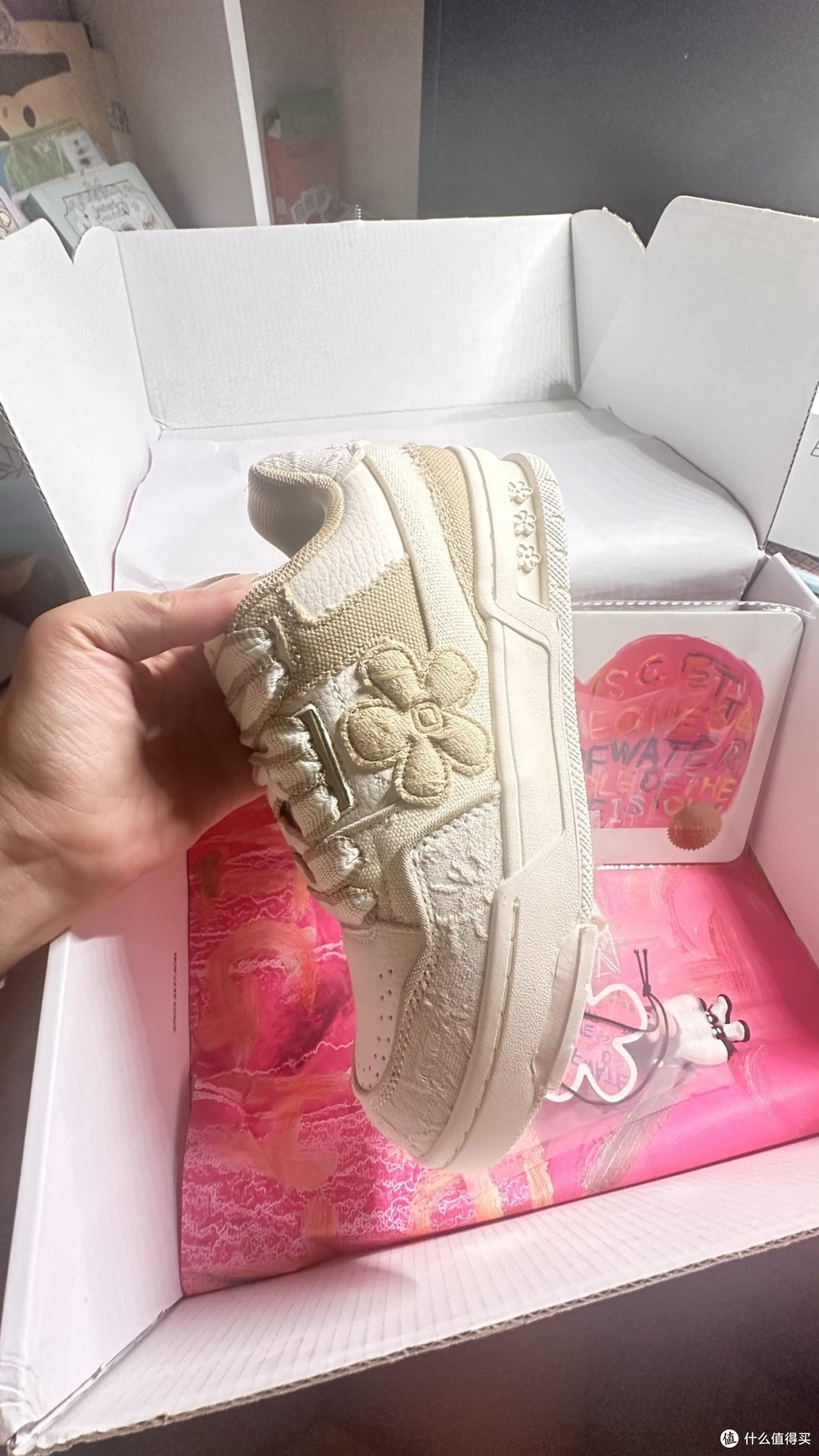 👟 WE FLOWER 艺术家联名小花鞋,爱了爱了💕