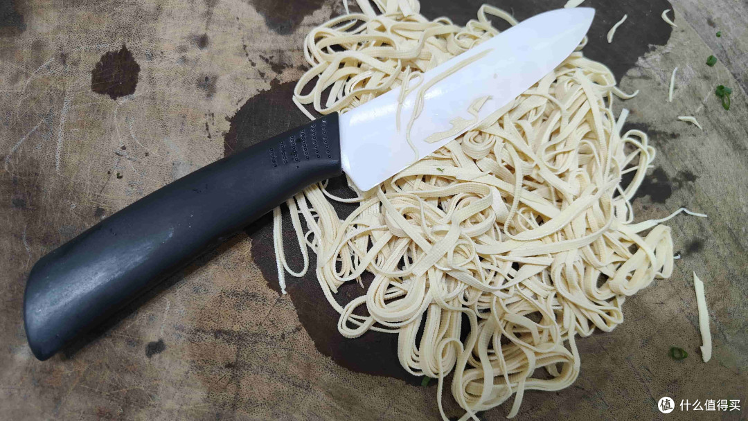 28元到手的淘宝心选瑕疵版陶瓷刀，到底能不能行，做一顿饭试试！