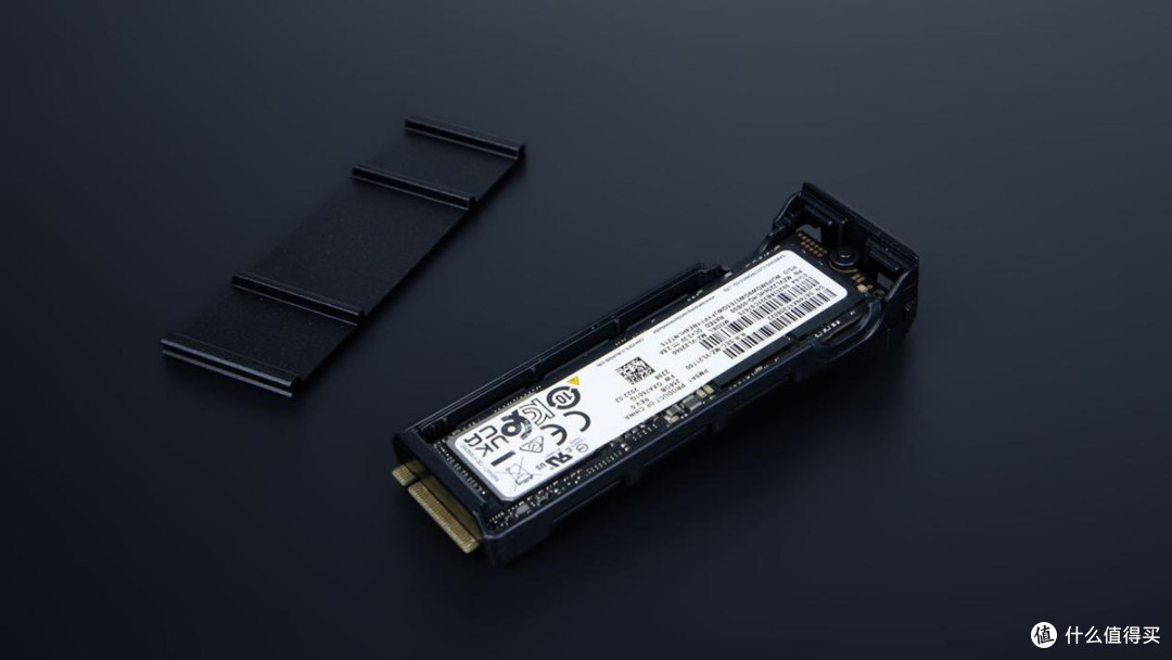 只需一个PCIe插槽,4盘位快速抽取扩展PCIe5.0 M.2 SSD ,装机实测
