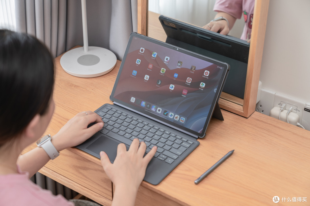 联想小新 Pad Pro 12.7 解读:大屏办公娱乐 + 跨端超级互联 + AI 专业生产力