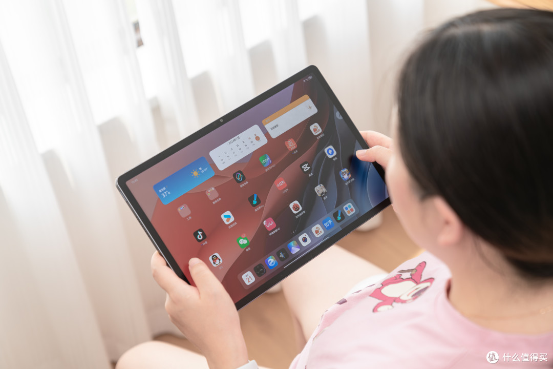 联想小新 Pad Pro 12.7 解读:大屏办公娱乐 + 跨端超级互联 + AI 专业生产力