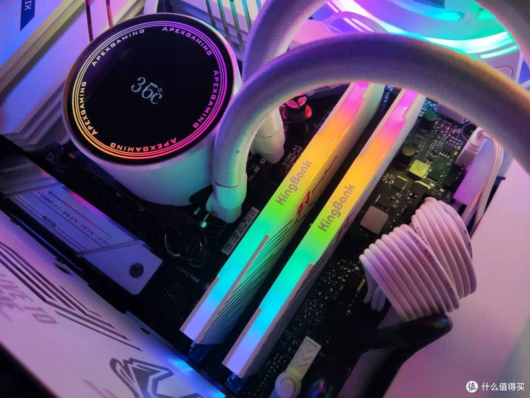 高颜值、高性能、高性价比，还支持手动超频！——金百达（KINGBANK）白刃 RGB DDR5 6800MHz