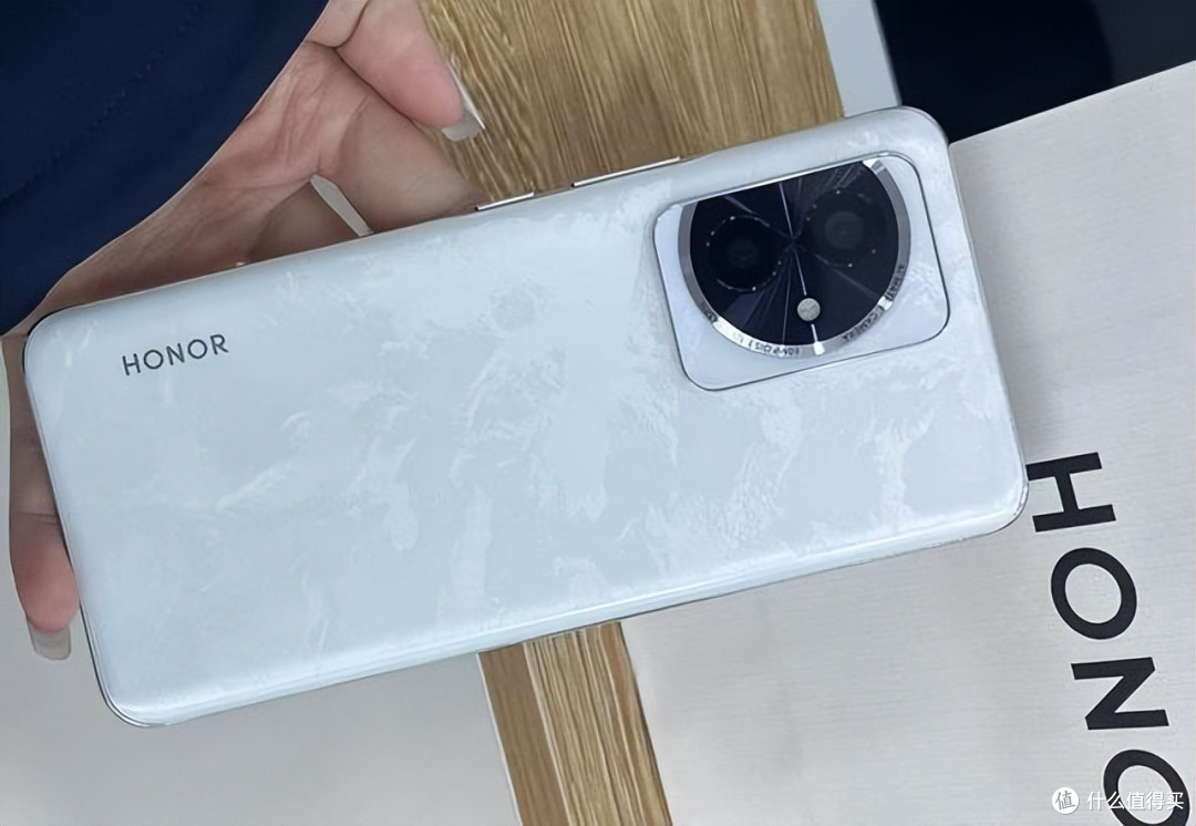 顶配版16GB+512GB只卖2399元,荣耀旗舰跌入性价比市场