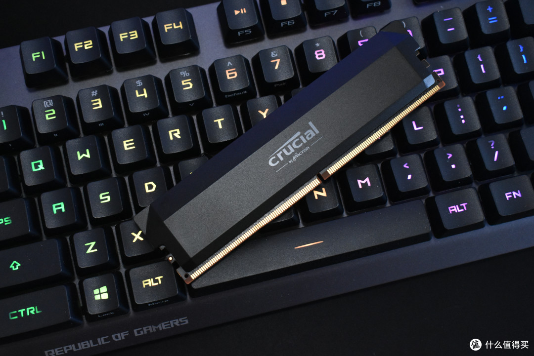针对游戏发烧友和内容创作者打造，英睿达DDR5 Pro超频版极致体验