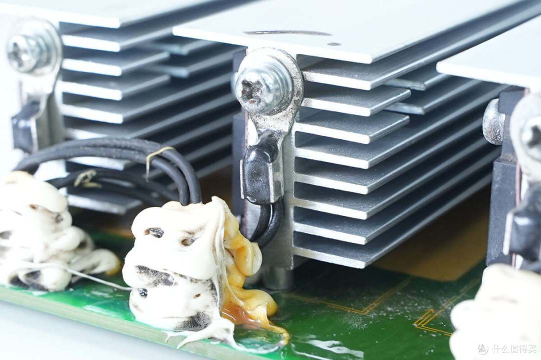 拆解报告：HUAWEI华为新能源汽车直流充电桩15kW充电模块R75020G2