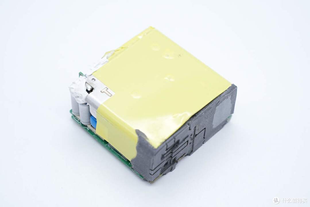 拆解报告:HUAWEI华为140W氮化镓快充充电器HW-200700CP0