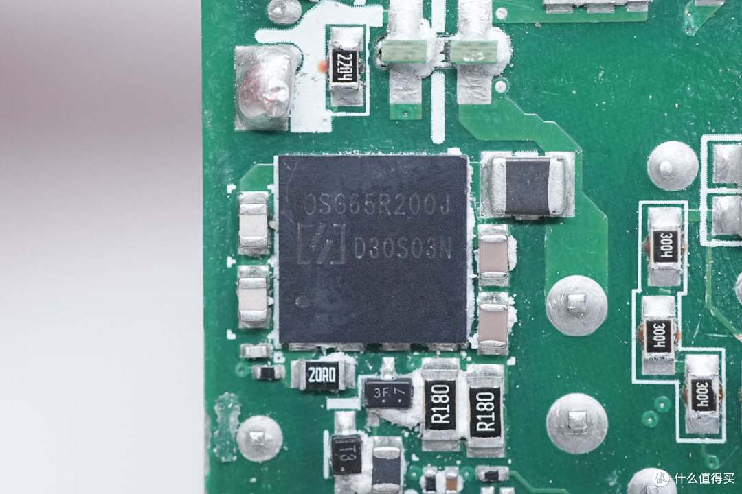 拆解报告:HUAWEI华为140W氮化镓快充充电器HW-200700CP0