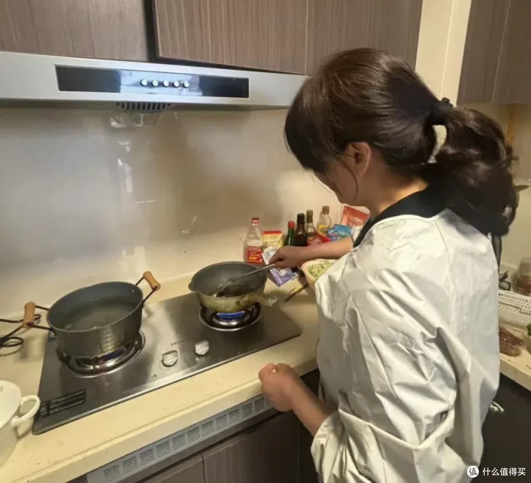 被中年阿姨的“厨房智慧”惊呆了!换个思路后,简直好用到离谱