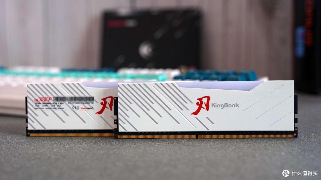 5600G的最佳搭档,金百达白刃DDR4 3600 RGB内存开箱测评