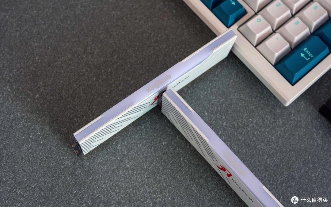 5600G的最佳搭档,金百达白刃DDR4 3600 RGB内存开箱测评