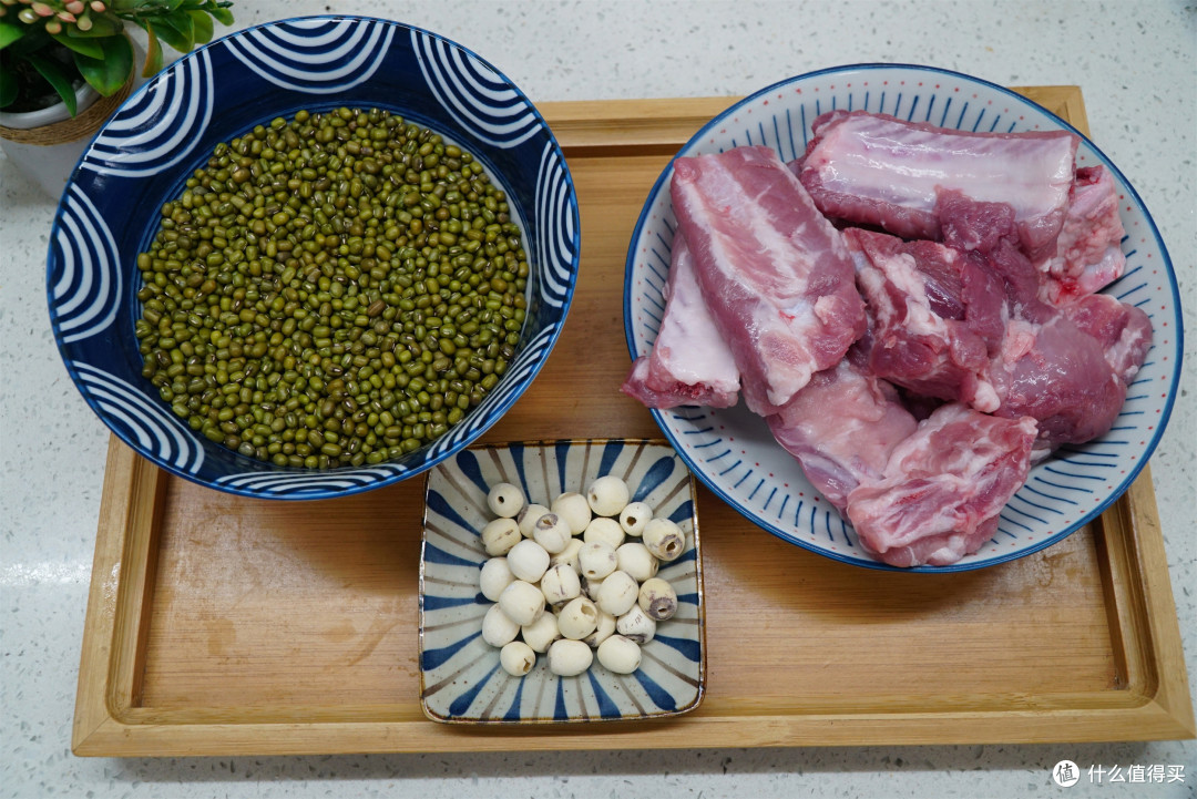 三伏天，绿豆和排骨是绝配，广东靓汤照着做，清热去火舒服过夏