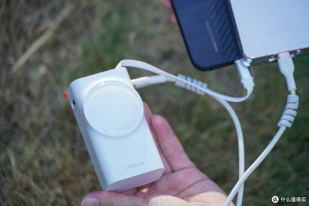 iWALK 爱沃可拉拉宝伸缩线充电宝:便携与高效的完美结合