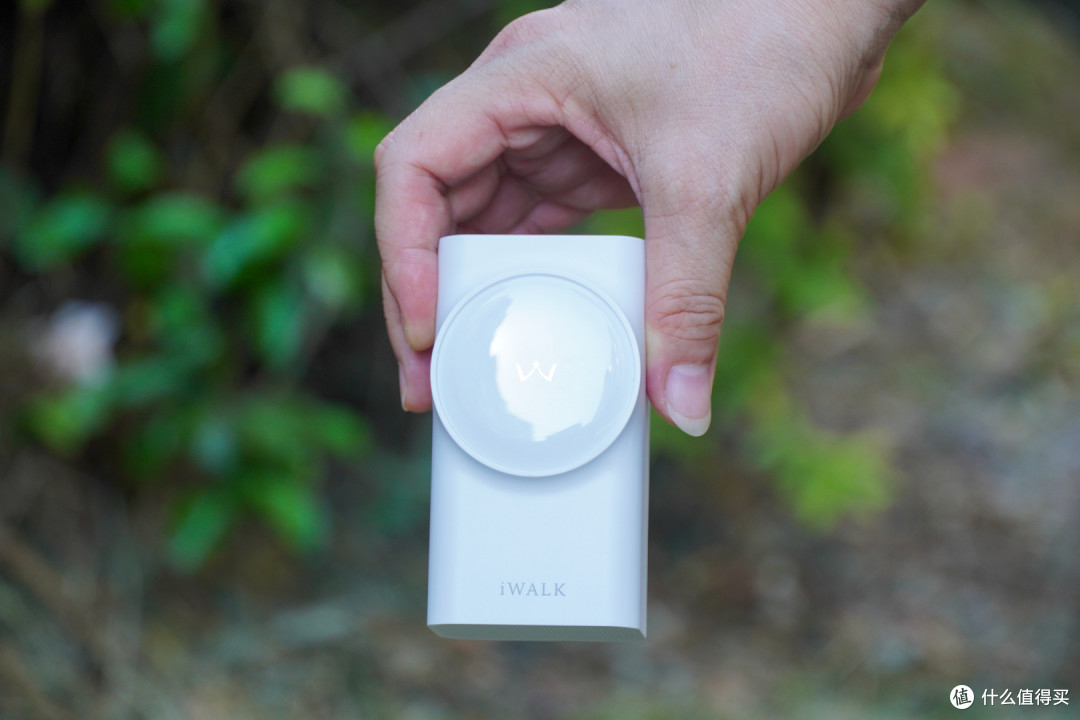 iWALK 爱沃可拉拉宝伸缩线充电宝:便携与高效的完美结合