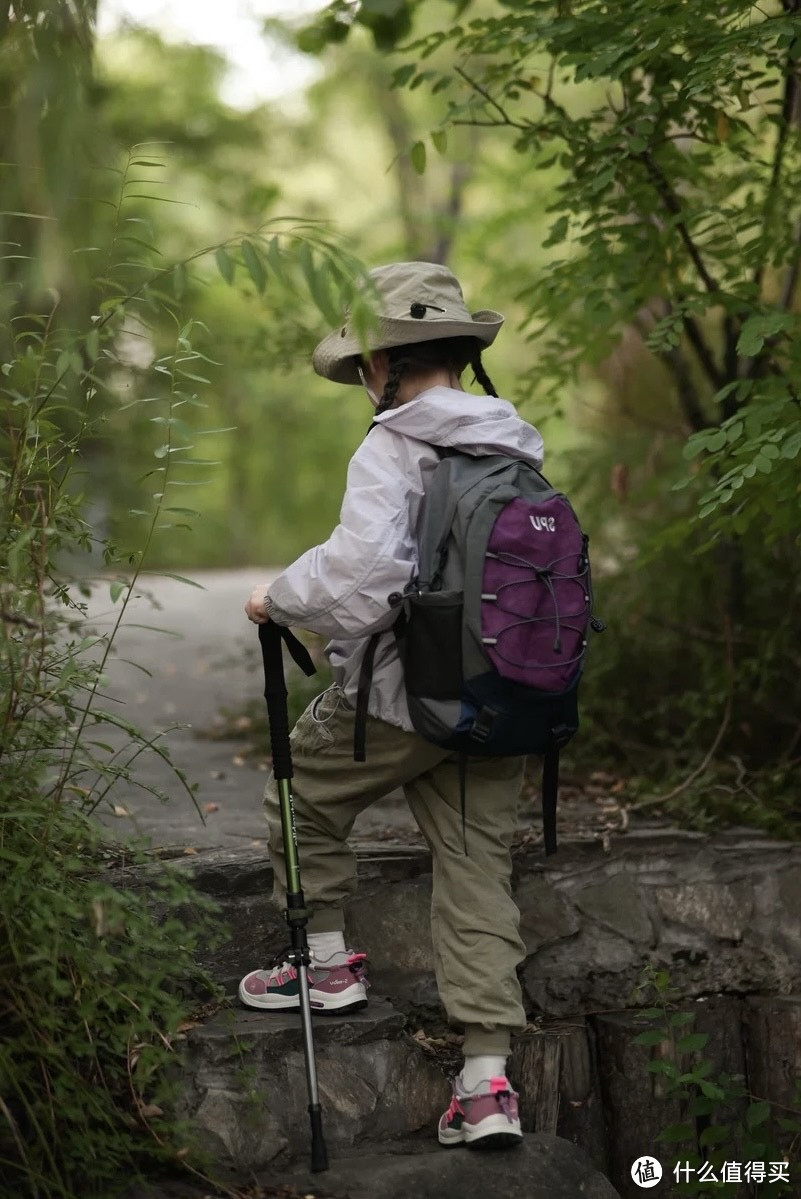 夏日亲子徒步：SMIBU徒步鞋，伴我们穿越山林的温馨时光