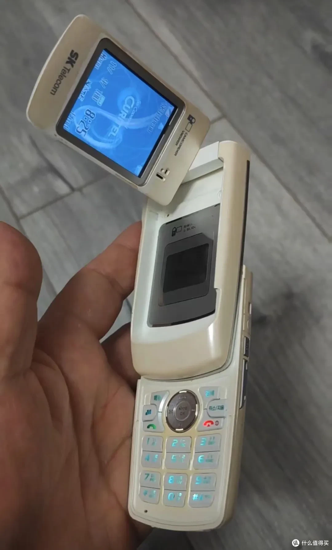 超拉风的古董手机!能变换三种造型,滑盖 翻盖 旋屏