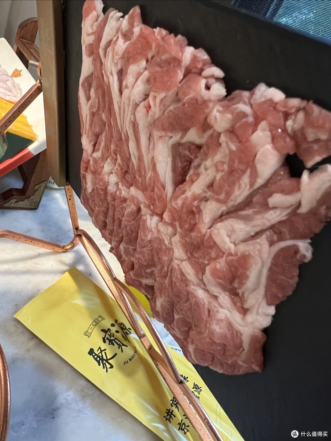 去北京了,一定要尝一下涮肉,吃涮肉就可以去聚宝源!